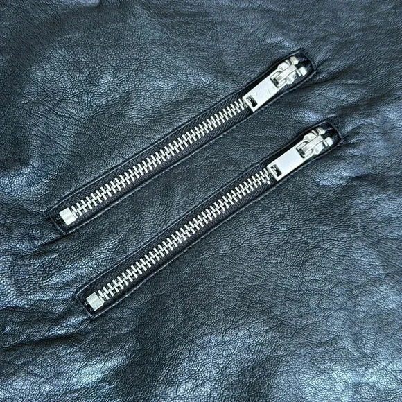 Divided by H&M Women Black Faux Leather With Embroidered Flowers Skirt Sz 8 - Picture 7 of 8